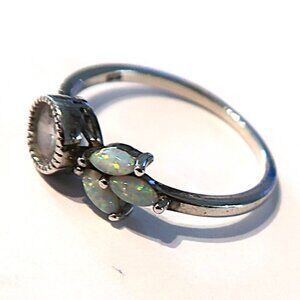 Woman's Summer Ring Marked 925 Size N or 6.75 White Stones Lightweight